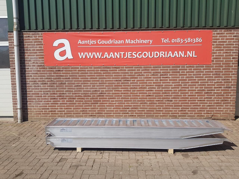 Oprijplanken 3000x450 mm - Loading ramp: picture 1 Oprijplanken 3000x450 mm - Loading ramp: picture 1