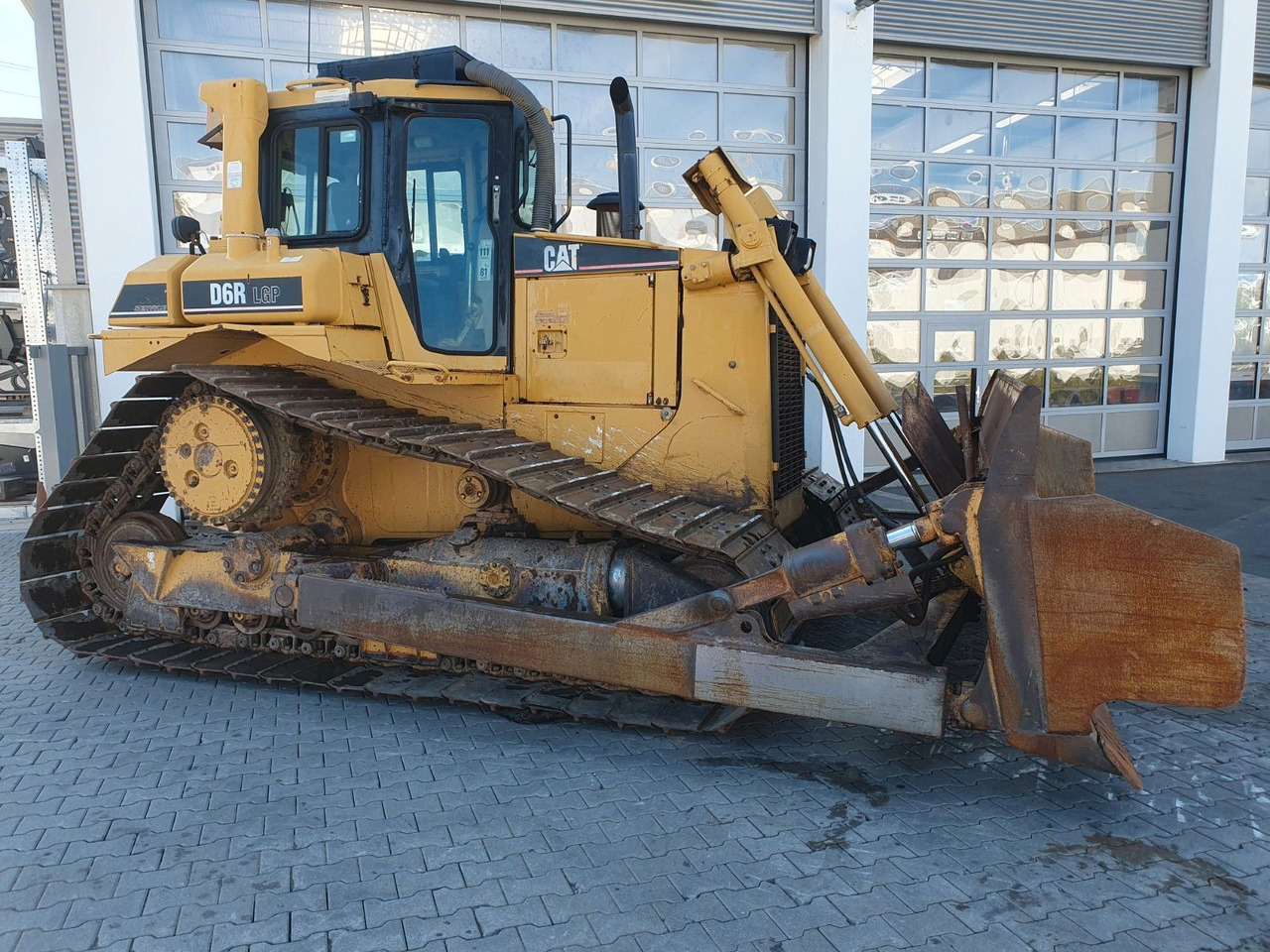 CAT D6R LGP / 1999 / 17.421h - Bulldozer: picture 2 CAT D6R LGP / 1999 / 17.421h - Bulldozer: picture 2