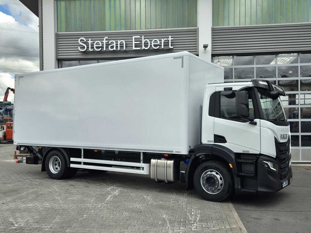 Iveco AD190S40/P 4x2 Ladebordwand 2.000kg Navi ACC - Box truck: picture 3 Iveco AD190S40/P 4x2 Ladebordwand 2.000kg Navi ACC - Box truck: picture 3