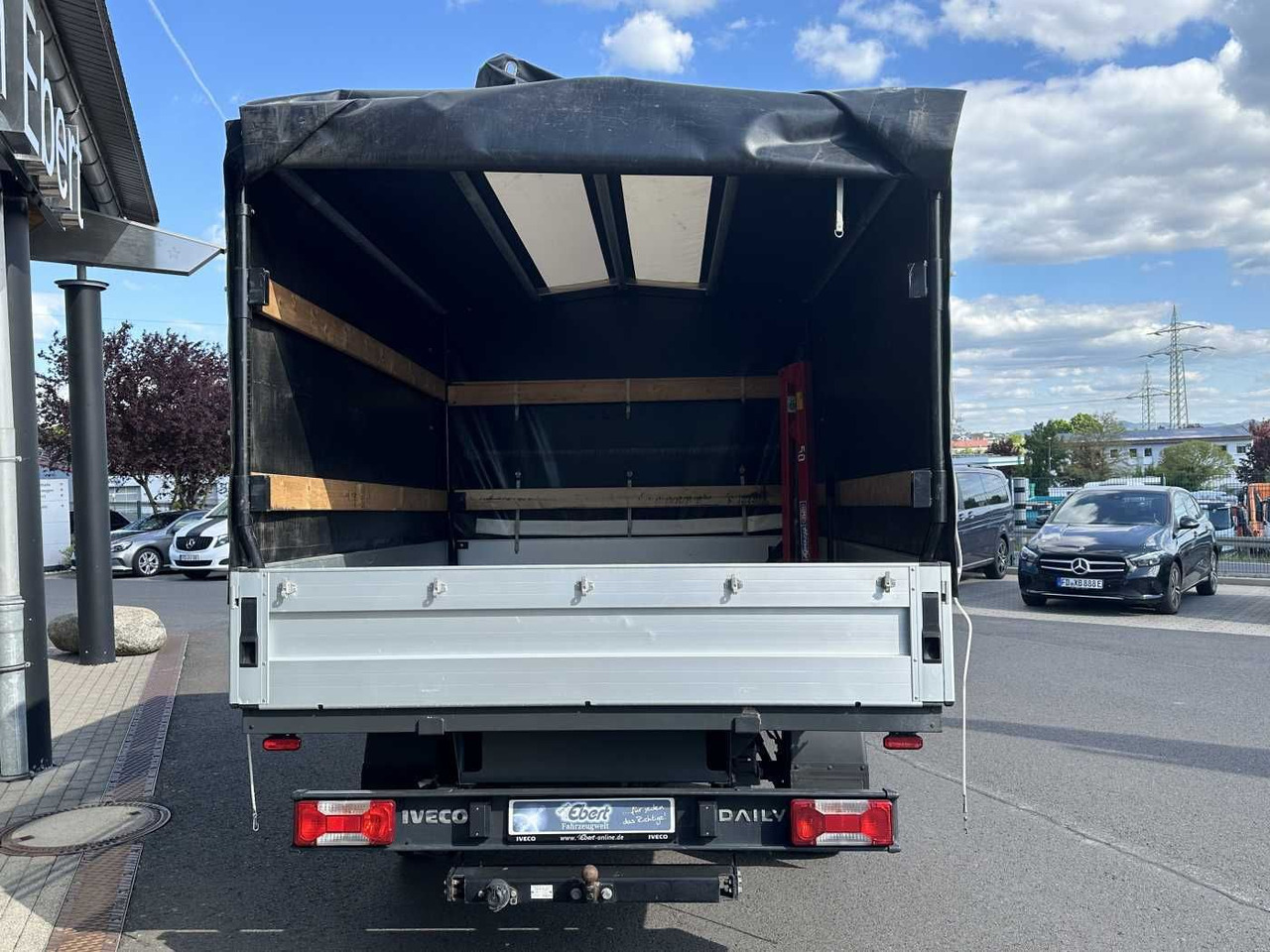Iveco Daily 35S14 Pritsche+Plane *AHK*Ladekran*7-Sitze - Open body delivery van: picture 4 Iveco Daily 35S14 Pritsche+Plane *AHK*Ladekran*7-Sitze - Open body delivery van: picture 4