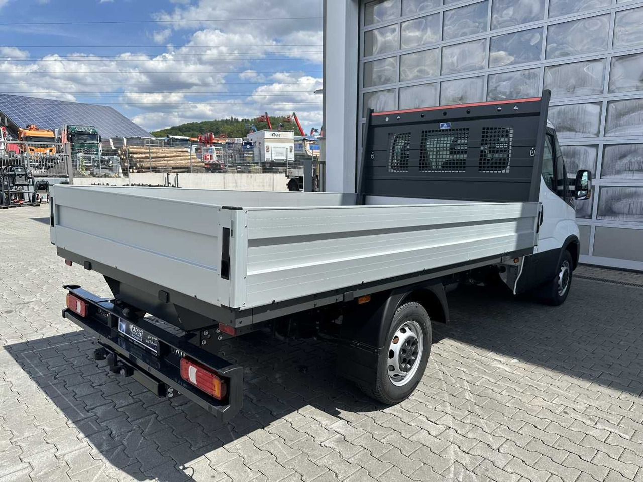 Iveco Daily 35S16 A8 Pritsche *R3.450mm*AHK*Automatik* - Open body delivery van: picture 4 Iveco Daily 35S16 A8 Pritsche *R3.450mm*AHK*Automatik* - Open body delivery van: picture 4