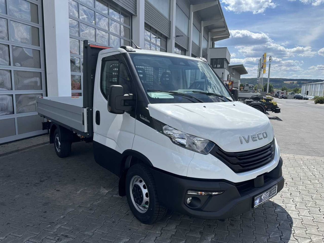 Iveco Daily 35S16 A8 Pritsche *R3.450mm*AHK*Automatik* - Open body delivery van: picture 3 Iveco Daily 35S16 A8 Pritsche *R3.450mm*AHK*Automatik* - Open body delivery van: picture 3