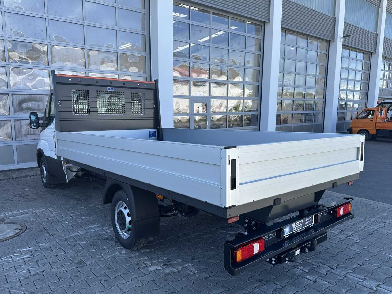 Iveco Daily 35S16 A8 *R3.750mm*AHK*Automatik* - Open body delivery van: picture 5 Iveco Daily 35S16 A8 *R3.750mm*AHK*Automatik* - Open body delivery van: picture 5