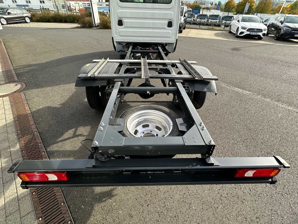 Iveco Daily 50C18 3.0L *R3750mm*Navi*Klima* 3x - Cab chassis truck: picture 5 Iveco Daily 50C18 3.0L *R3750mm*Navi*Klima* 3x - Cab chassis truck: picture 5