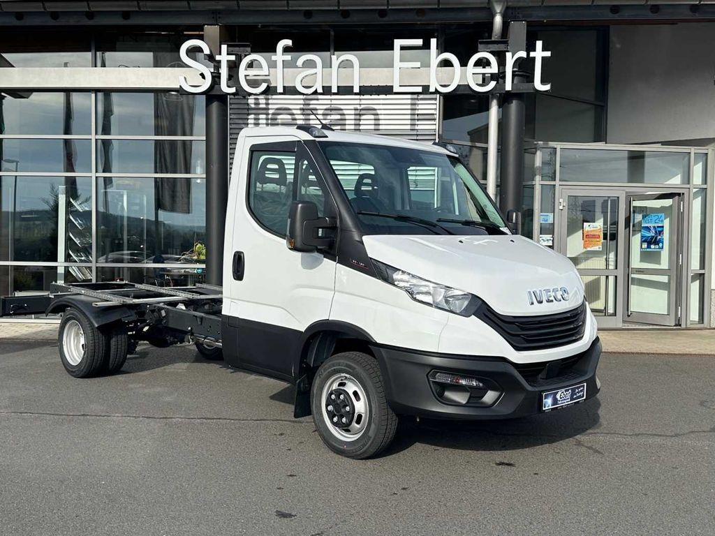 Iveco Daily 50C18 3.0L *R3750mm*Navi*Klima* 3x - Cab chassis truck: picture 1 Iveco Daily 50C18 3.0L *R3750mm*Navi*Klima* 3x - Cab chassis truck: picture 1