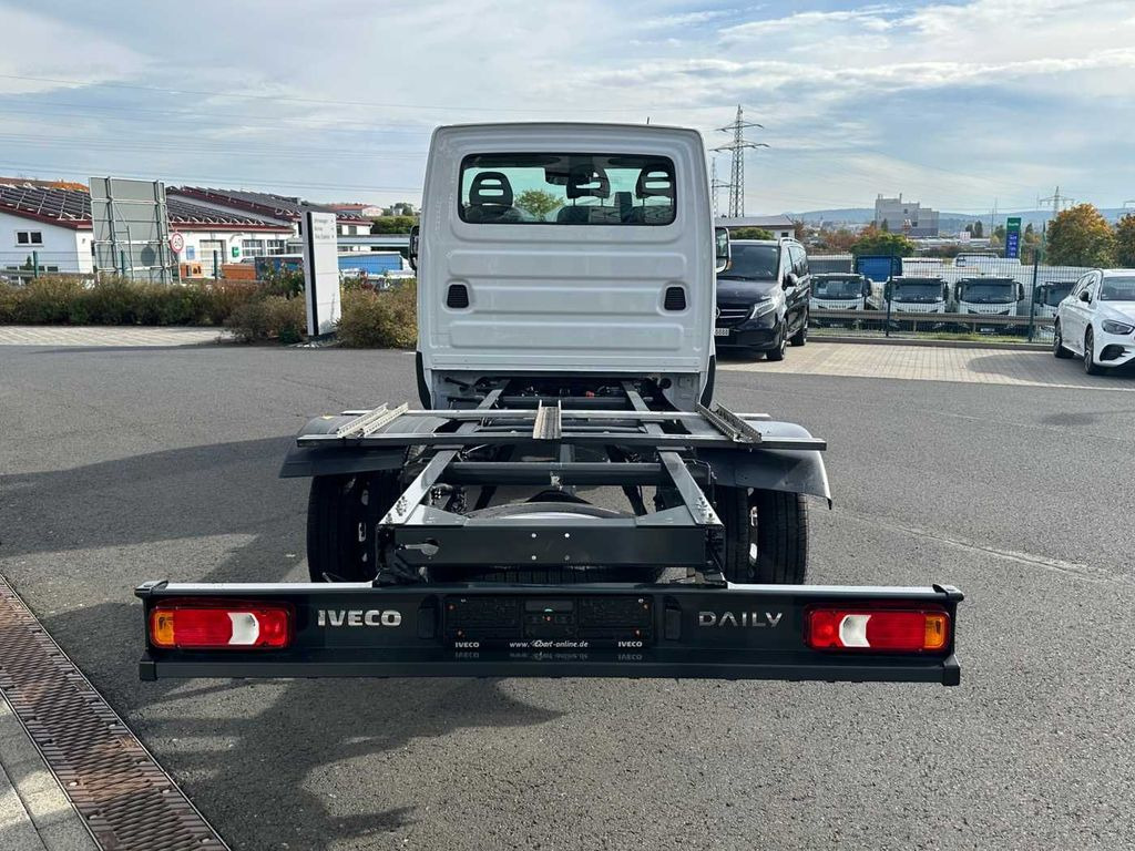 Iveco Daily 50C18 3.0L *R3750mm*Navi*Klima* 3x - Cab chassis truck: picture 4 Iveco Daily 50C18 3.0L *R3750mm*Navi*Klima* 3x - Cab chassis truck: picture 4