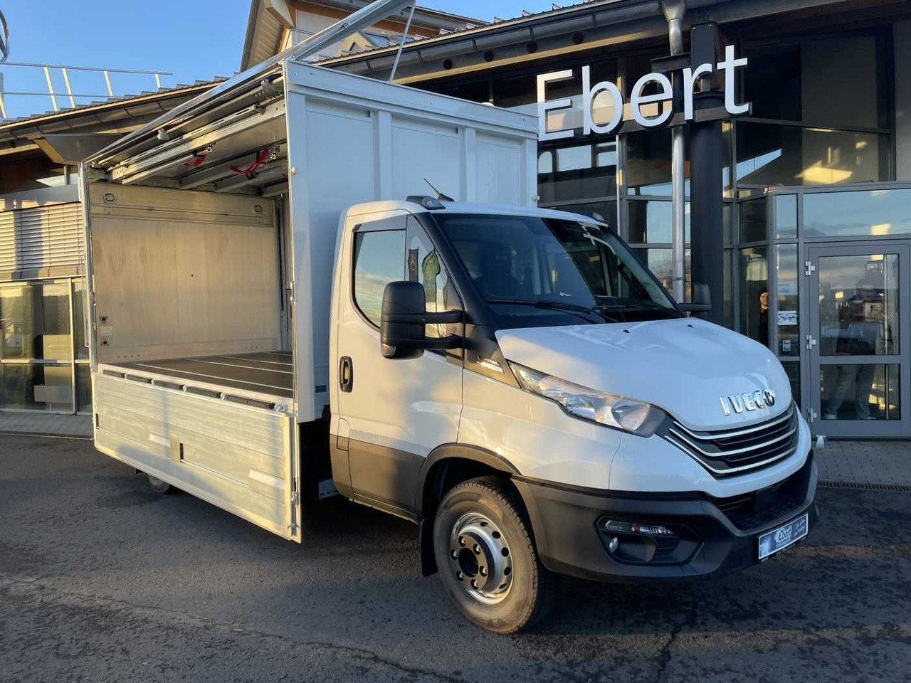 Iveco Daily 70C18 HA8 *LBW*Schwenkwandkoffer* - Closed box van: picture 2 Iveco Daily 70C18 HA8 *LBW*Schwenkwandkoffer* - Closed box van: picture 2