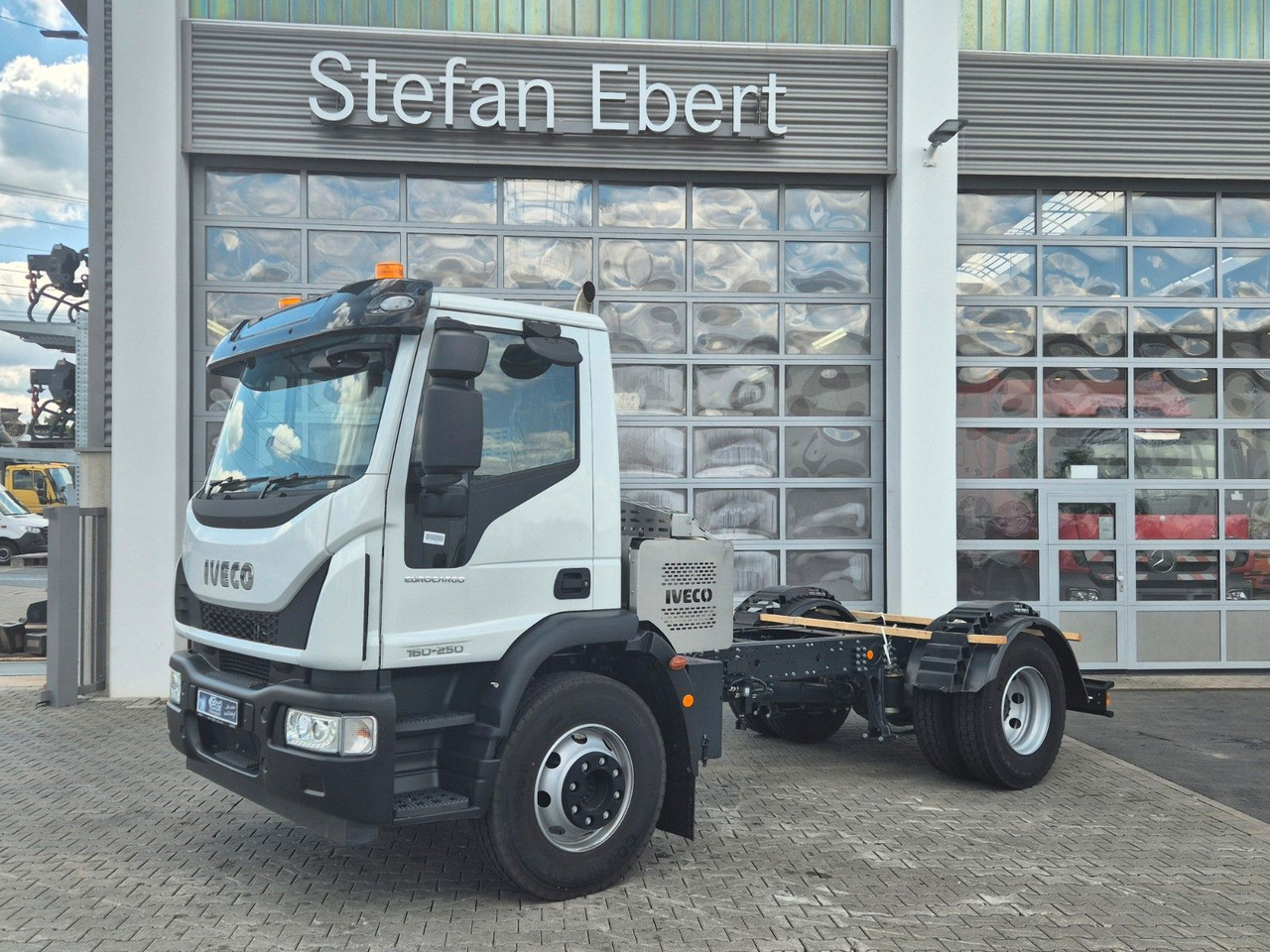Iveco Eurocargo ML160E25/P EVI_E 4x2 RHD Rechtslenker - Road sweeper: picture 1 Iveco Eurocargo ML160E25/P EVI_E 4x2 RHD Rechtslenker - Road sweeper: picture 1