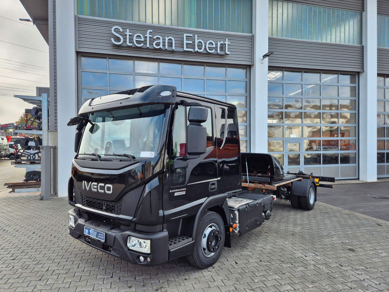 Iveco Eurocargo ML80E22/P 2x AHK Klima Standh. Bett - Cab chassis truck: picture 1 Iveco Eurocargo ML80E22/P 2x AHK Klima Standh. Bett - Cab chassis truck: picture 1