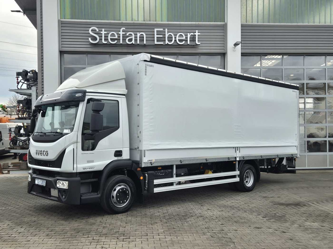 Iveco ML120E25/P 2x Schiebeplane AHK LBW Kamera - Curtain side truck: picture 3 Iveco ML120E25/P 2x Schiebeplane AHK LBW Kamera - Curtain side truck: picture 3