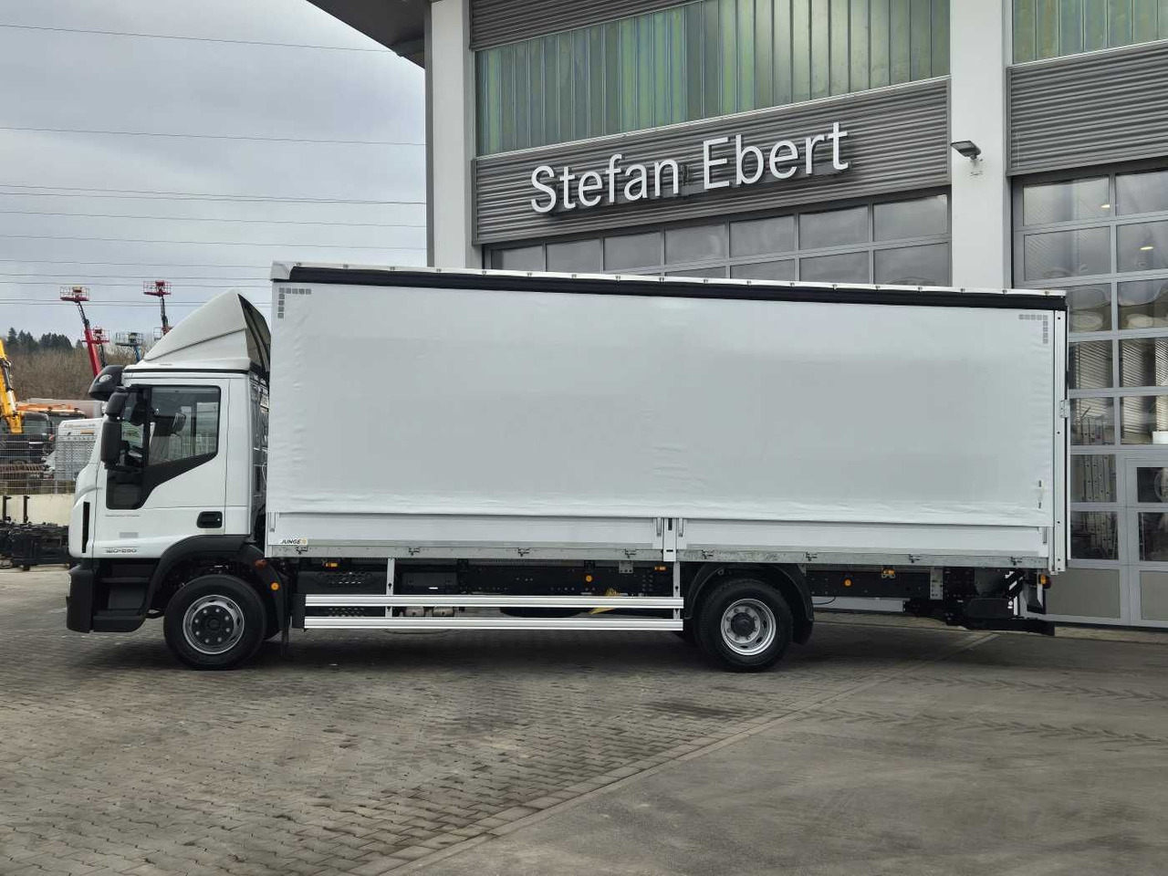 Iveco ML120E25/P 2x Schiebeplane AHK LBW Kamera - Curtain side truck: picture 5 Iveco ML120E25/P 2x Schiebeplane AHK LBW Kamera - Curtain side truck: picture 5