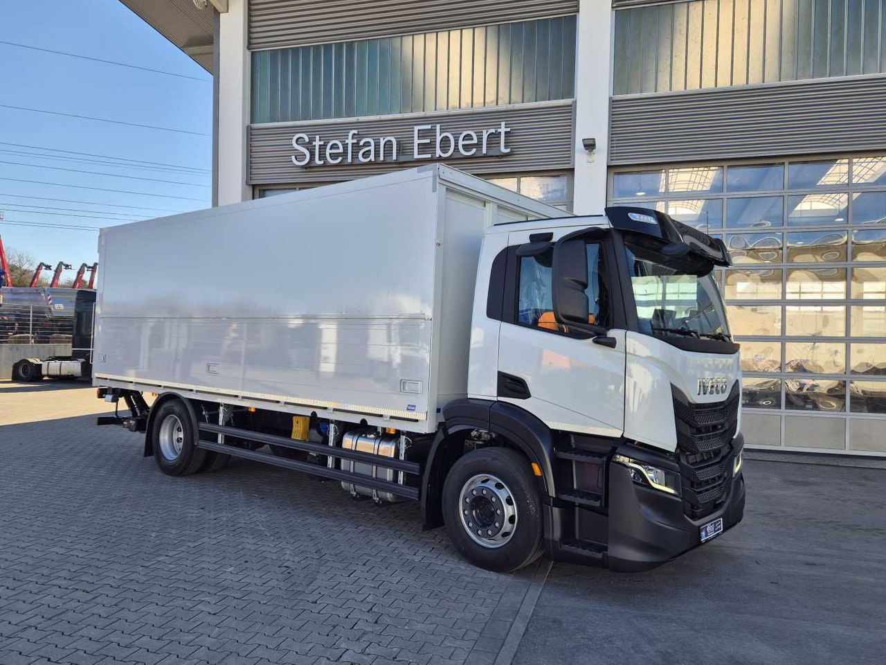 Iveco S-Way AD190S40/FP Böse Schwenkwand LBW 2x AHK - Beverage truck: picture 2 Iveco S-Way AD190S40/FP Böse Schwenkwand LBW 2x AHK - Beverage truck: picture 2