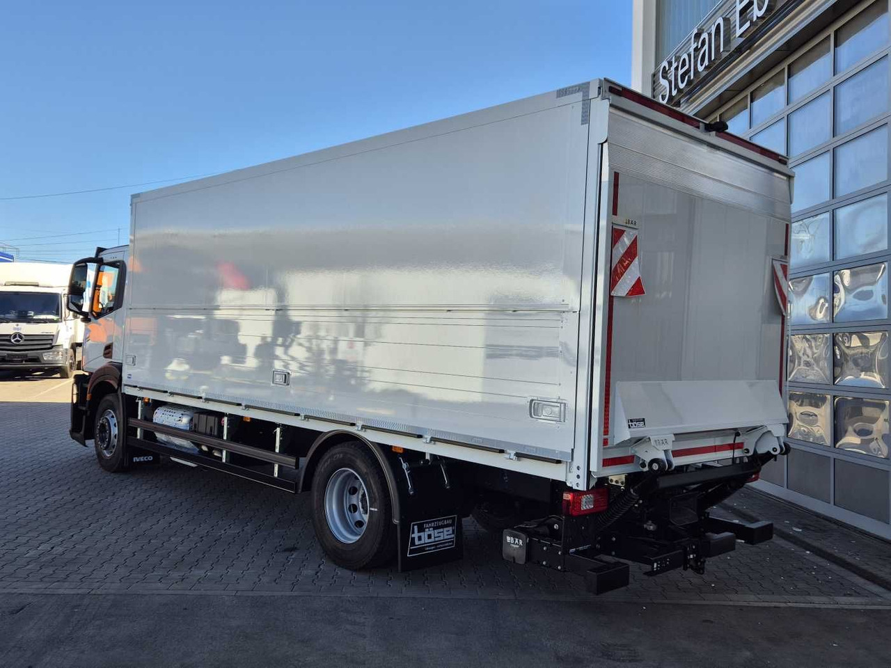 Iveco S-Way AD190S40/FP Böse Schwenkwand LBW 2x AHK - Beverage truck: picture 5 Iveco S-Way AD190S40/FP Böse Schwenkwand LBW 2x AHK - Beverage truck: picture 5