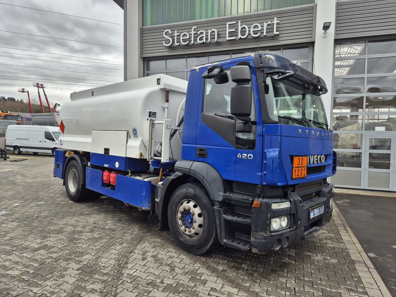 Iveco Stralis AD190S42/P 14.000L Lindner&Fischer - Tanker truck: picture 2 Iveco Stralis AD190S42/P 14.000L Lindner&Fischer - Tanker truck: picture 2