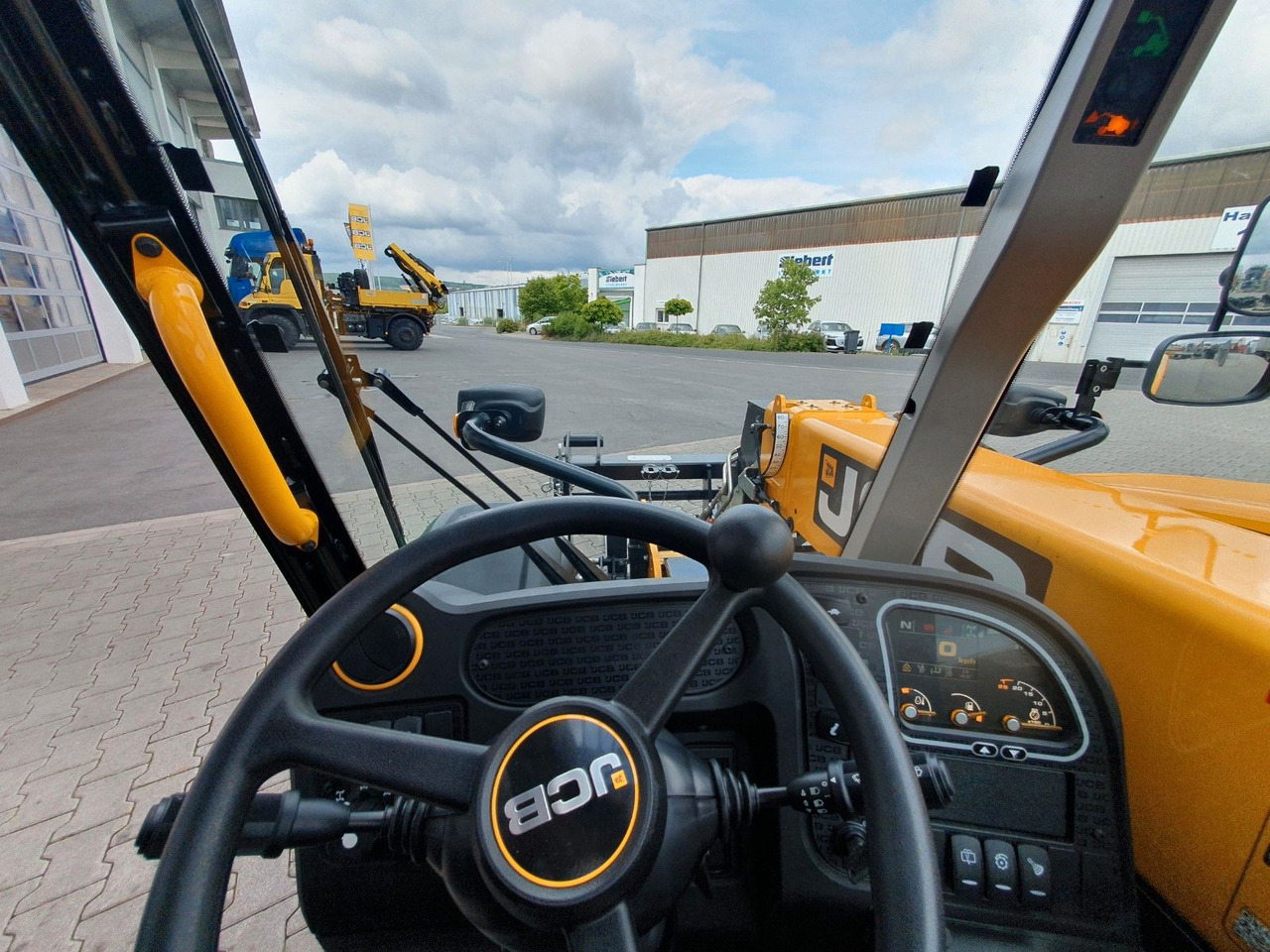 Telescopic handler JCB 525-60 / Neufahrzeug /Palettengabel / 2025: picture 9