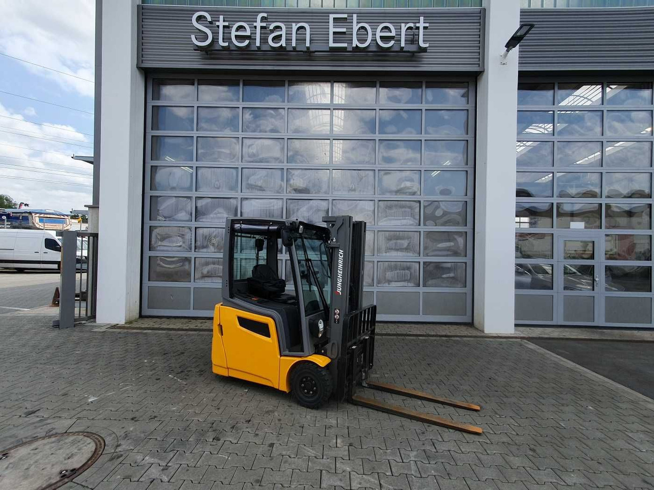 Jungheinrich EFG 215 / Triplex: 4.25m! / SS / nur 1.368h! - Electric forklift: picture 1 Jungheinrich EFG 215 / Triplex: 4.25m! / SS / nur 1.368h! - Electric forklift: picture 1