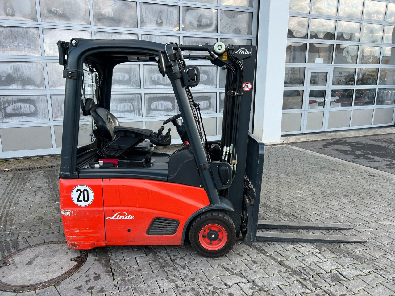 Linde E14 - 01 / Triplex: 4.10m! / SS / nur 986h! - Electric forklift: picture 3 Linde E14 - 01 / Triplex: 4.10m! / SS / nur 986h! - Electric forklift: picture 3