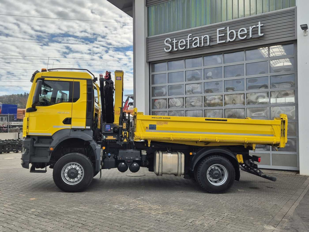 MAN TGS 18.430 4x4 BL Kran HMF 1130K-RCS Funk AHK - Tipper: picture 4 MAN TGS 18.430 4x4 BL Kran HMF 1130K-RCS Funk AHK - Tipper: picture 4