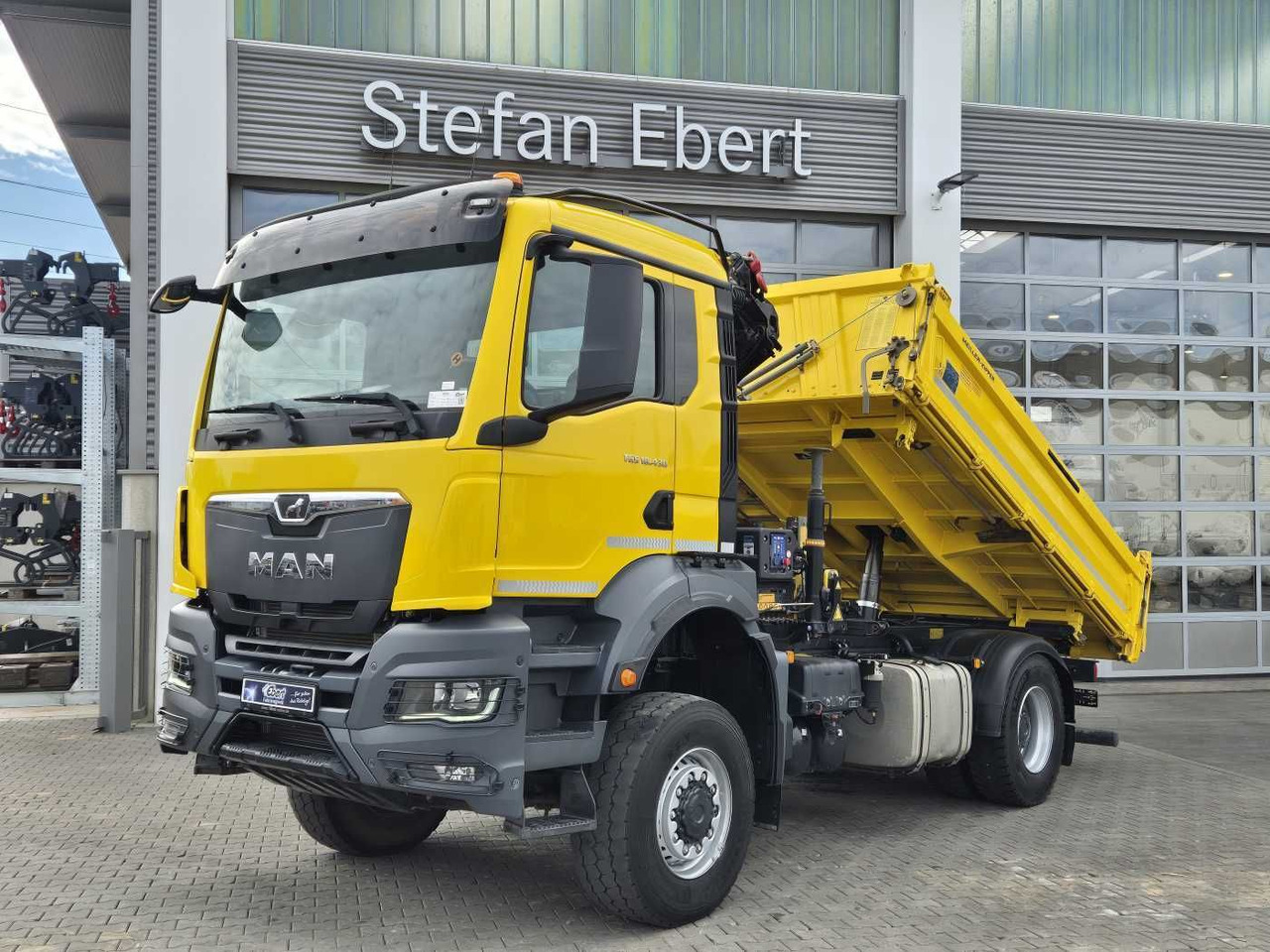 MAN TGS 18.430 4x4 BL Kran HMF 1130K-RCS Funk AHK - Tipper: picture 2 MAN TGS 18.430 4x4 BL Kran HMF 1130K-RCS Funk AHK - Tipper: picture 2
