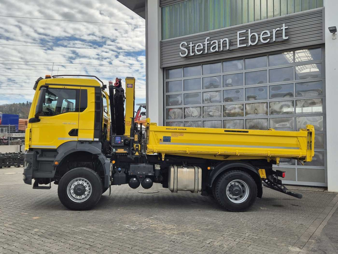 MAN TGS 18.430 4x4 BL Kran HMF 1130K-RCS Funk AHK - Crane truck: picture 4 MAN TGS 18.430 4x4 BL Kran HMF 1130K-RCS Funk AHK - Crane truck: picture 4