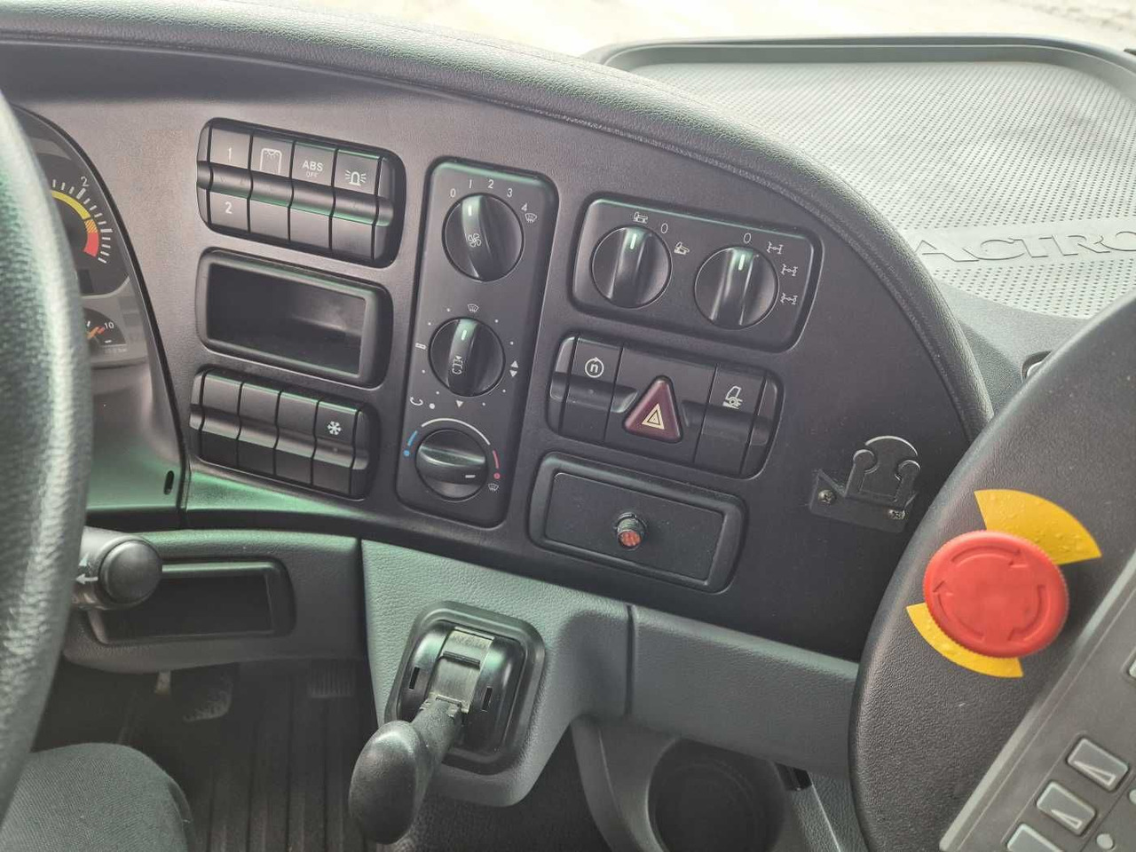 Mercedes-Benz Actros 2032 A 4x4 Bucher STKF 9500 Airport 30x leasing Mercedes-Benz Actros 2032 A 4x4 Bucher STKF 9500 Airport 30x: picture 13