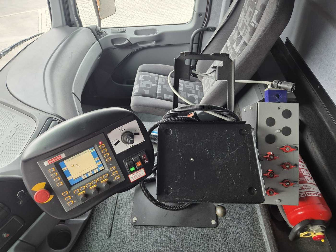 Mercedes-Benz Actros 2032 A 4x4 Bucher STKF 9500 Airport 30x leasing Mercedes-Benz Actros 2032 A 4x4 Bucher STKF 9500 Airport 30x: picture 13 Mercedes-Benz Actros 2032 A 4x4 Bucher STKF 9500 Airport 30x leasing Mercedes-Benz Actros 2032 A 4x4 Bucher STKF 9500 Airport 30x: picture 13