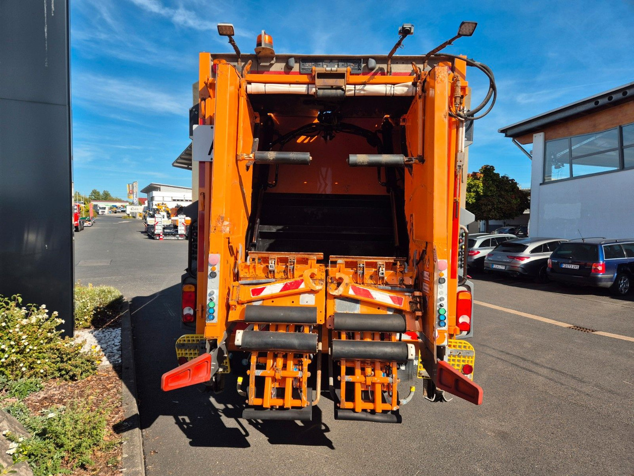 Garbage truck Mercedes-Benz Actros 2533 L Faun Variopress II524 V19 Zoeller: picture 9