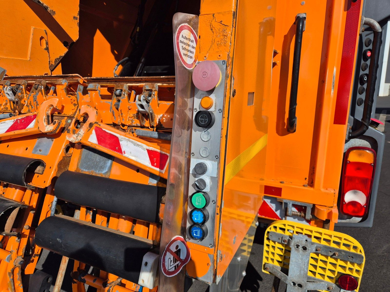 Garbage truck Mercedes-Benz Actros 2533 L Faun Variopress II524 V19 Zoeller: picture 14