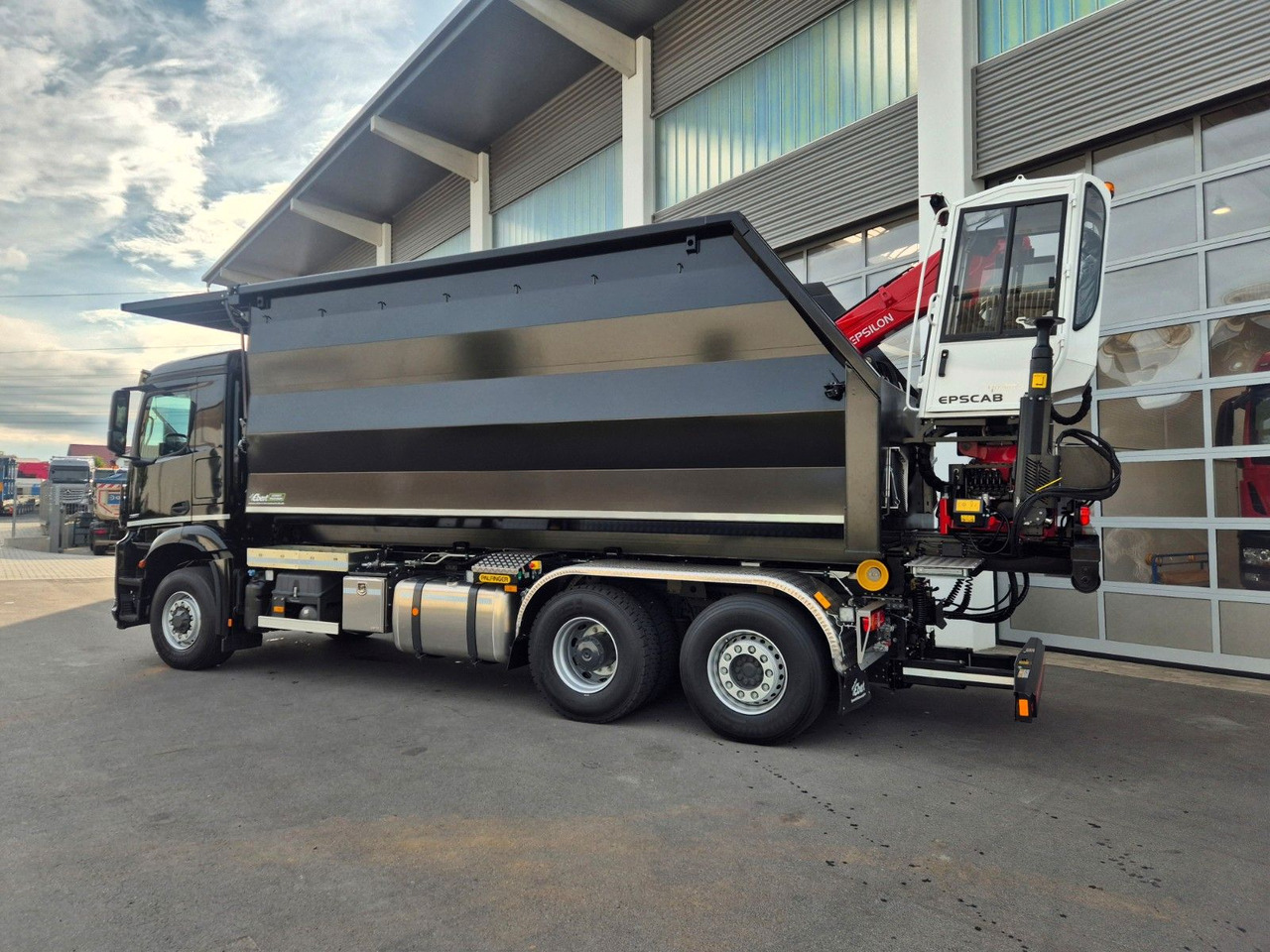 Mercedes-Benz Arocs 2751 6x2 HAD / Abroller EBERT Fällbox Q150 Mercedes-Benz Arocs 2751 6x2 HAD/ Abroller EBERT Forstbox Q150 - Hook lift truck: picture 4 Mercedes-Benz Arocs 2751 6x2 HAD / Abroller EBERT Fällbox Q150 Mercedes-Benz Arocs 2751 6x2 HAD/ Abroller EBERT Forstbox Q150 - Hook lift truck: picture 4