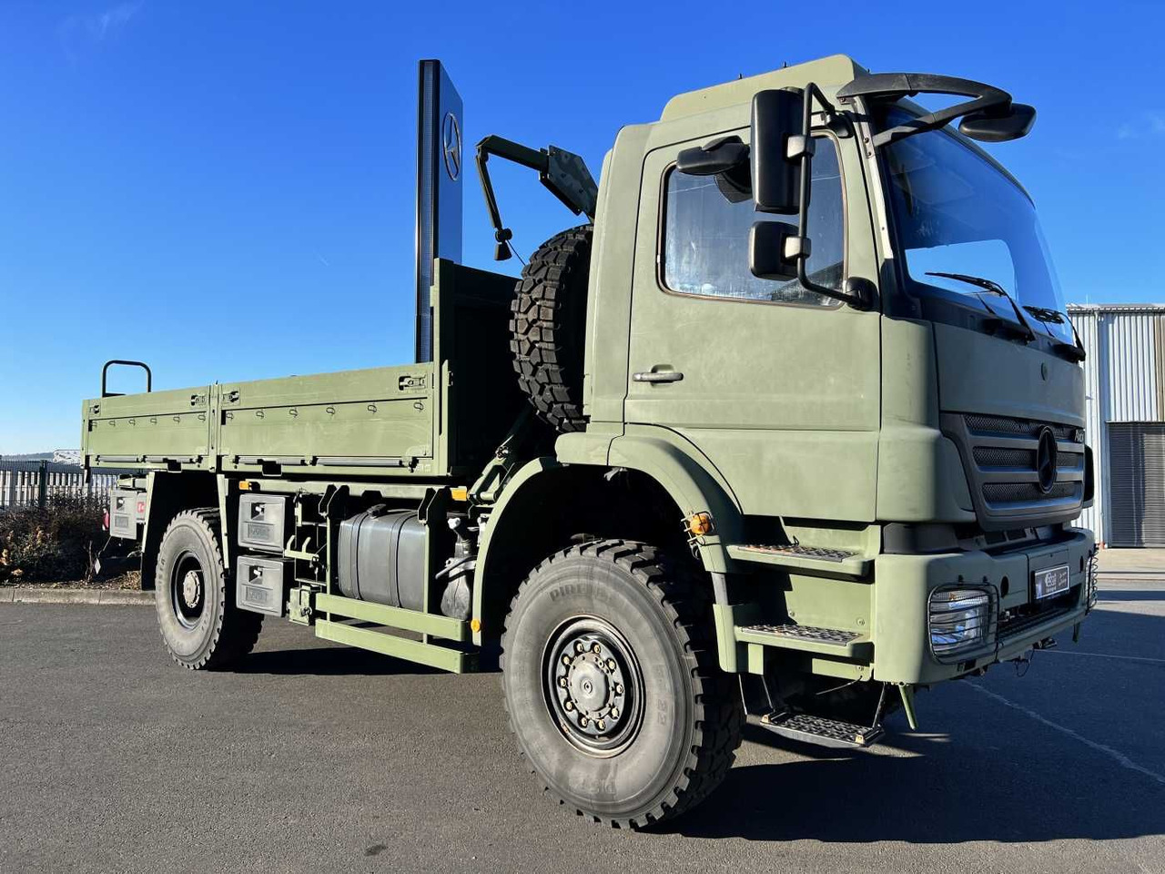 Mercedes-Benz Axor 1829 A 4x4 Pritsche - Dropside/ Flatbed truck: picture 3 Mercedes-Benz Axor 1829 A 4x4 Pritsche - Dropside/ Flatbed truck: picture 3