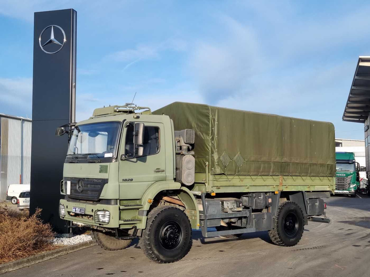 Mercedes-Benz Axor 1829 A 4x4 Pritsche/Plane 10 Stück - Dropside/ Flatbed truck: picture 3 Mercedes-Benz Axor 1829 A 4x4 Pritsche/Plane 10 Stück - Dropside/ Flatbed truck: picture 3
