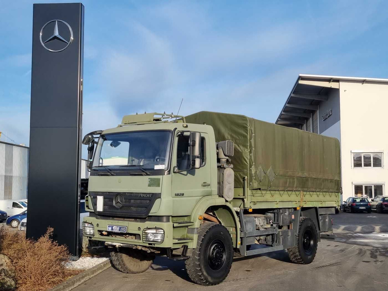 Mercedes-Benz Axor 1829 A 4x4 Pritsche/Plane 10 Stück - Curtain side truck: picture 1 Mercedes-Benz Axor 1829 A 4x4 Pritsche/Plane 10 Stück - Curtain side truck: picture 1