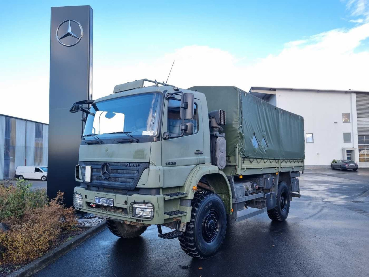 Mercedes-Benz Axor 1829 A 4x4 Pritsche/Plane 10 Stück - Curtain side truck: picture 2 Mercedes-Benz Axor 1829 A 4x4 Pritsche/Plane 10 Stück - Curtain side truck: picture 2