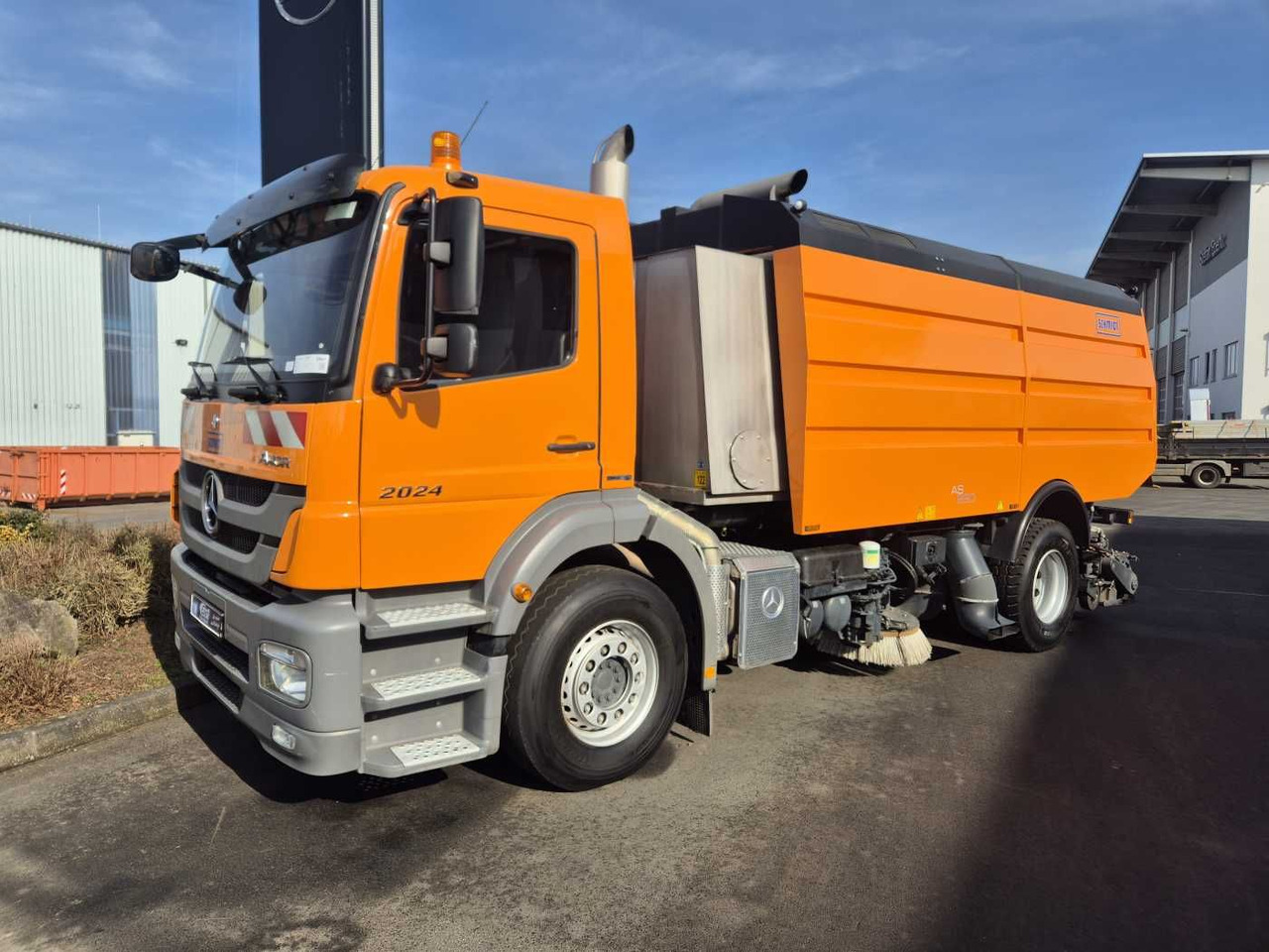 Mercedes-Benz Axor 2024 L Schmidt Airportsweeper AS 990 - Road sweeper: picture 3 Mercedes-Benz Axor 2024 L Schmidt Airportsweeper AS 990 - Road sweeper: picture 3