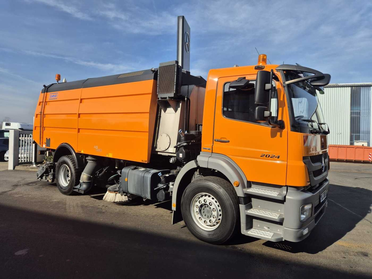 Mercedes-Benz Axor 2024 L Schmidt Airportsweeper AS 990 - Road sweeper: picture 2 Mercedes-Benz Axor 2024 L Schmidt Airportsweeper AS 990 - Road sweeper: picture 2