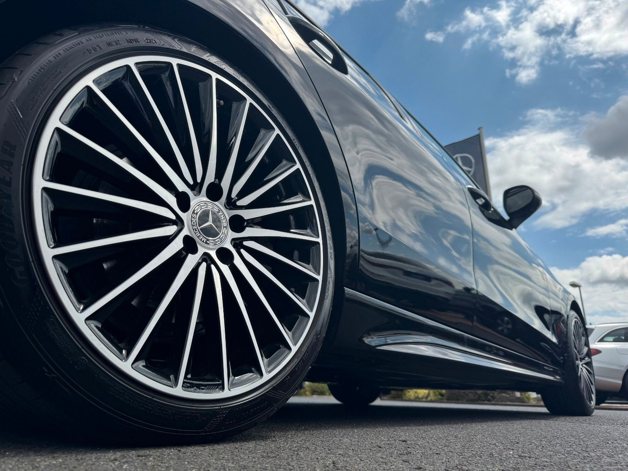 Mercedes-Benz C 300 AMG+DistrPlus+360+SportfahrW+Night+19Zoll - Sedan: picture 5 Mercedes-Benz C 300 AMG+DistrPlus+360+SportfahrW+Night+19Zoll - Sedan: picture 5