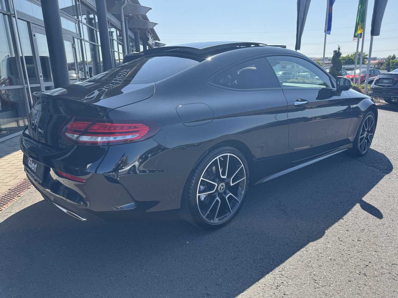 Mercedes-Benz C 400 4M AMG Coupe Pano+Burm+Distr+Memory+360 - Car: picture 4 Mercedes-Benz C 400 4M AMG Coupe Pano+Burm+Distr+Memory+360 - Car: picture 4