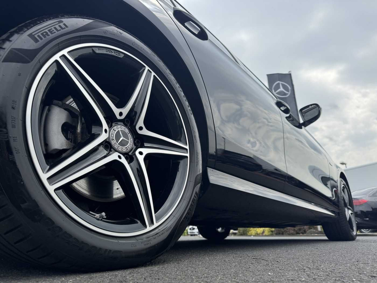 Mercedes-Benz E 300de 9G AMG+Pano+Memory+Ambiente+ RFK+Night - Sedan: picture 5 Mercedes-Benz E 300de 9G AMG+Pano+Memory+Ambiente+ RFK+Night - Sedan: picture 5