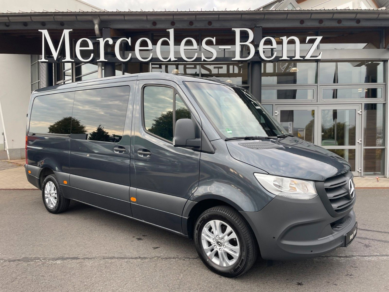 Mercedes-Benz Sprinter 317 CDI Tourer 3665 9G Kamera AHK3,5to - Passenger van: picture 1 Mercedes-Benz Sprinter 317 CDI Tourer 3665 9G Kamera AHK3,5to - Passenger van: picture 1