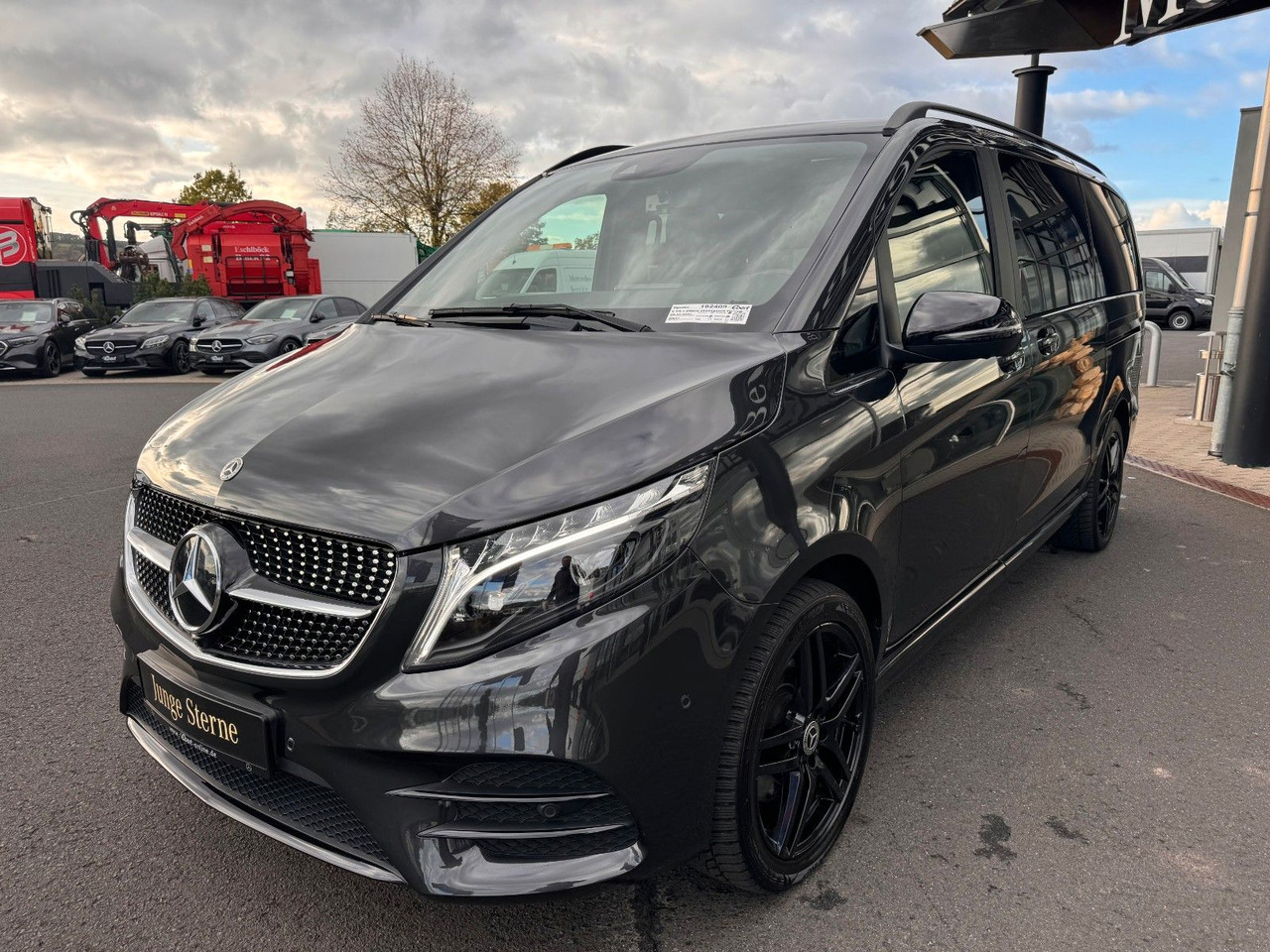 Mercedes-Benz V 300 d 4MATIC AVA ED AMG DISTR Stdh AHK2,5 PANO - Passenger van: picture 3 Mercedes-Benz V 300 d 4MATIC AVA ED AMG DISTR Stdh AHK2,5 PANO - Passenger van: picture 3