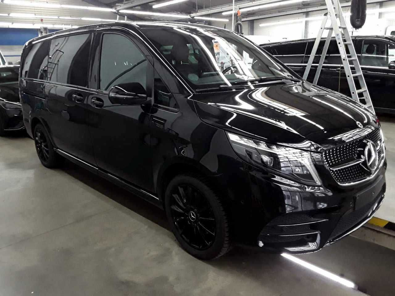 Mercedes-Benz V 300 d 4MATIC EXCLUSIVE AMG Panorama DISTRONIC - Car: picture 2 Mercedes-Benz V 300 d 4MATIC EXCLUSIVE AMG Panorama DISTRONIC - Car: picture 2