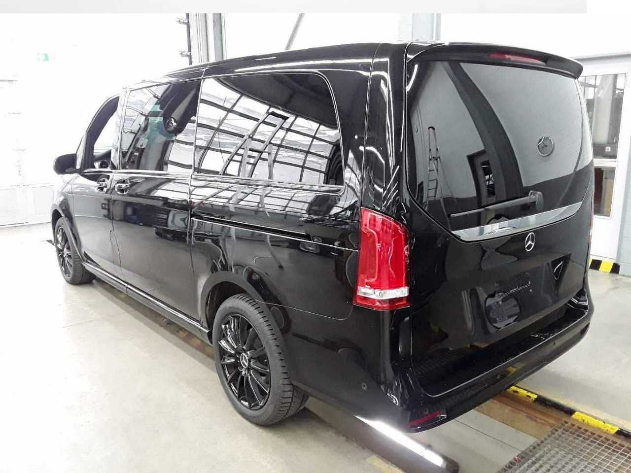 Mercedes-Benz V 300 d 4MATIC EXCLUSIVE AMG Panorama DISTRONIC - Car: picture 4 Mercedes-Benz V 300 d 4MATIC EXCLUSIVE AMG Panorama DISTRONIC - Car: picture 4