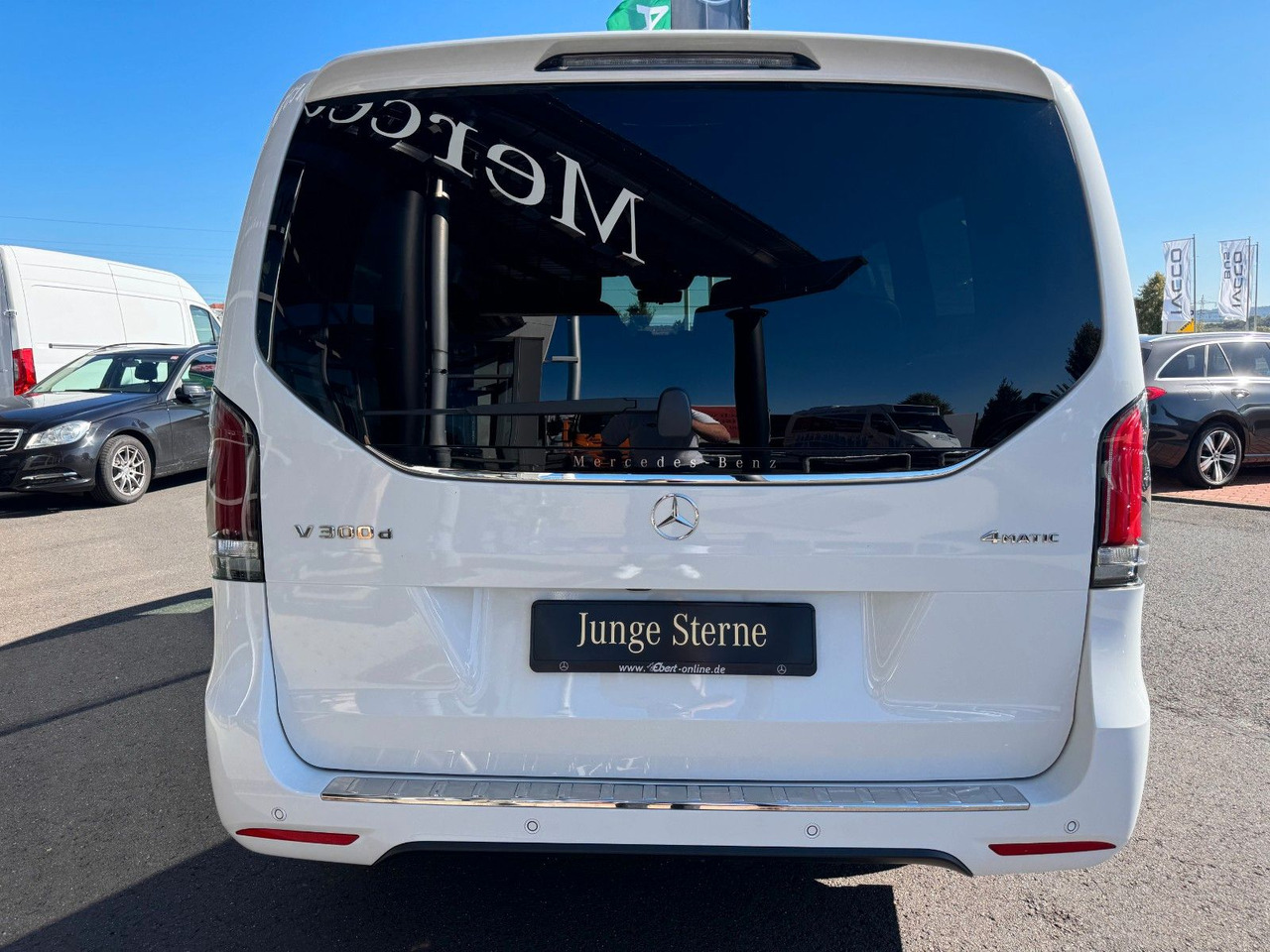 Mercedes-Benz V 300 d 4MATIC EXCLUSIVE AMG Tische AHK2,5to - Passenger van: picture 5 Mercedes-Benz V 300 d 4MATIC EXCLUSIVE AMG Tische AHK2,5to - Passenger van: picture 5