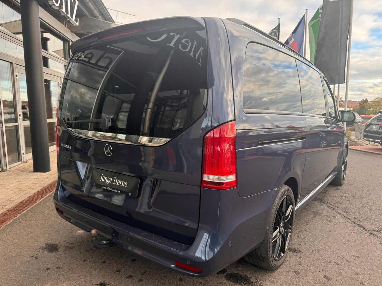 Mercedes-Benz V 300 d AVA ED AMG AHK2,5to DISTRONIC - Passenger van: picture 4 Mercedes-Benz V 300 d AVA ED AMG AHK2,5to DISTRONIC - Passenger van: picture 4