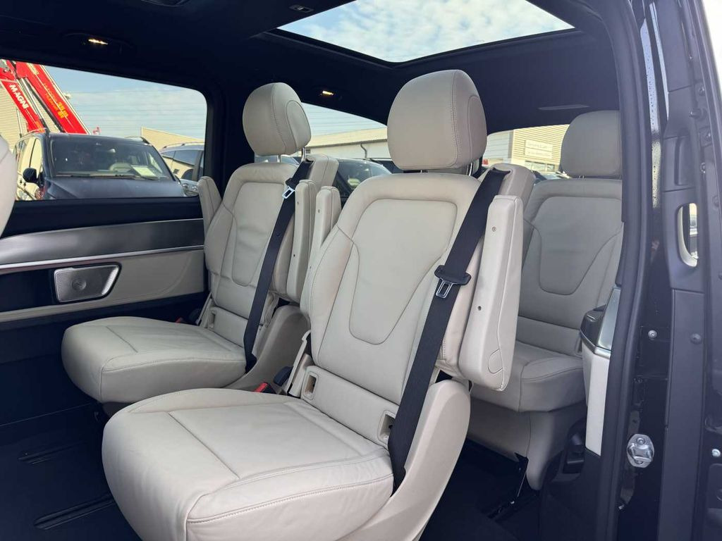 Minibus, Passenger van Mercedes-Benz V 300 d EXCLUSIVE 4MATIC Panorama AHK2,5 Stdheiz: picture 7