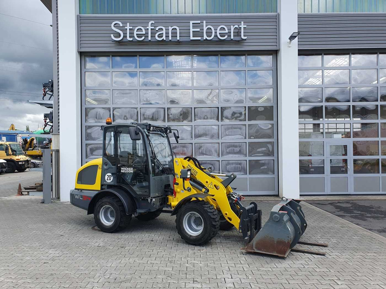 Wacker WL34 (RL40) / Schaufel + Gabel / nur 743h / 62PS - Wheel loader: picture 1 Wacker WL34 (RL40) / Schaufel + Gabel / nur 743h / 62PS - Wheel loader: picture 1
