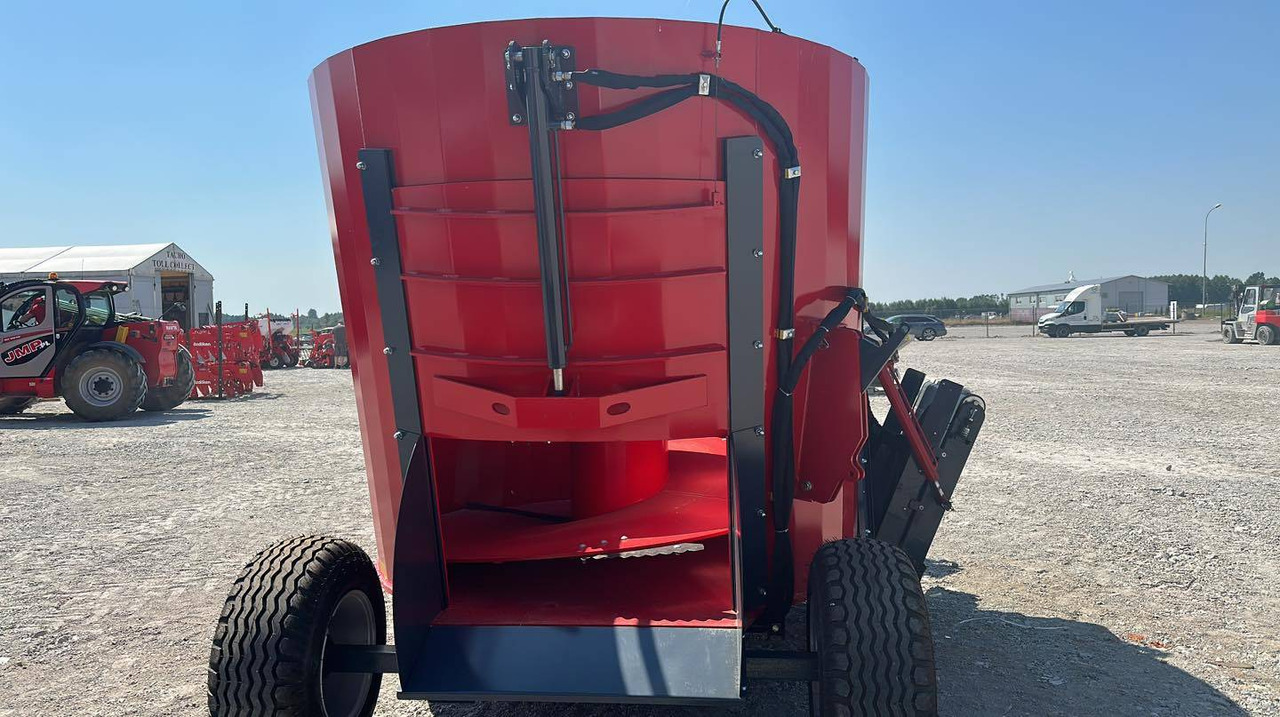 Fimaks vertical feeder mixer FMV8L, 8 m3 - Forage mixer wagon: picture 4 Fimaks vertical feeder mixer FMV8L, 8 m3 - Forage mixer wagon: picture 4