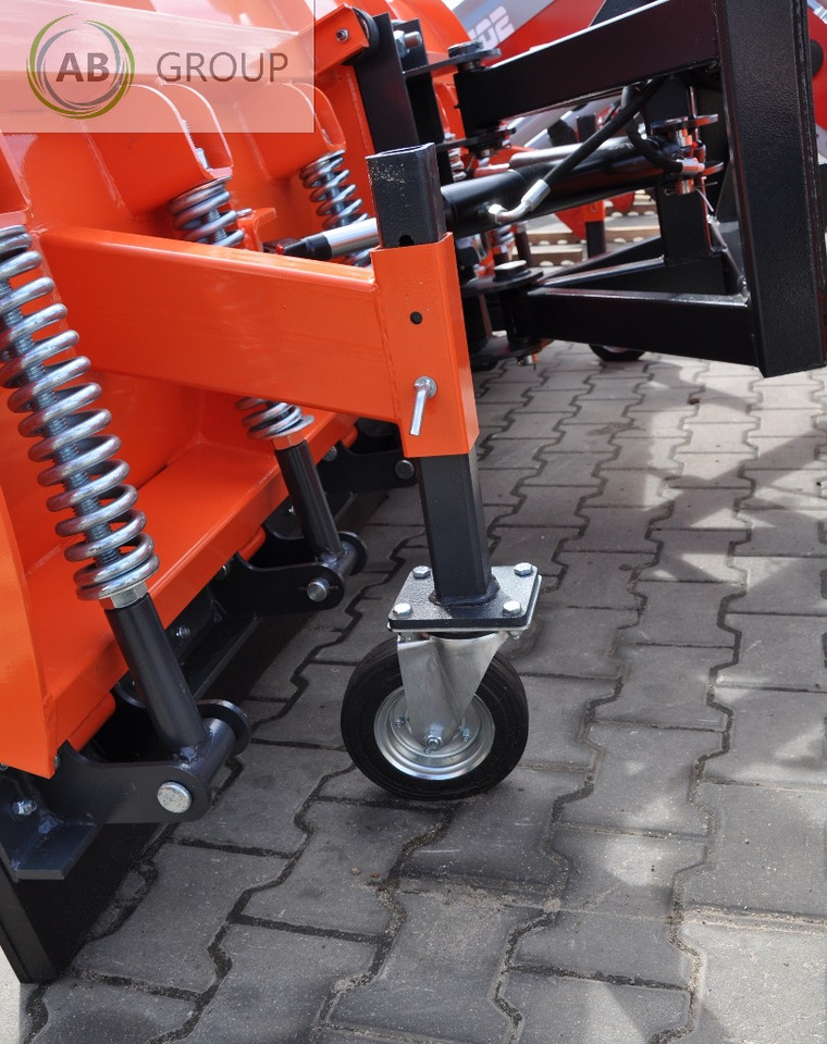 Metal-Technik snow plow  3.0 m category II - Snow plough for Agricultural machinery: picture 2 Metal-Technik snow plow  3.0 m category II - Snow plough for Agricultural machinery: picture 2