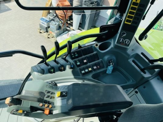 Claas ARION 620 - Farm tractor: picture 2 Claas ARION 620 - Farm tractor: picture 2