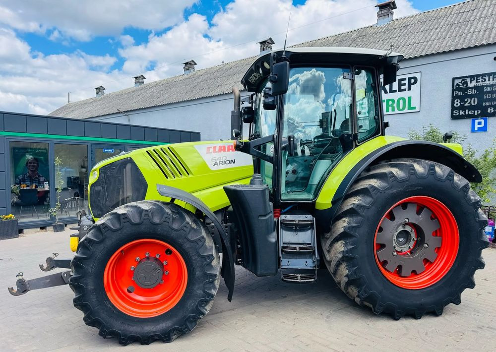 Claas Arion 640 - Farm tractor: picture 2 Claas Arion 640 - Farm tractor: picture 2